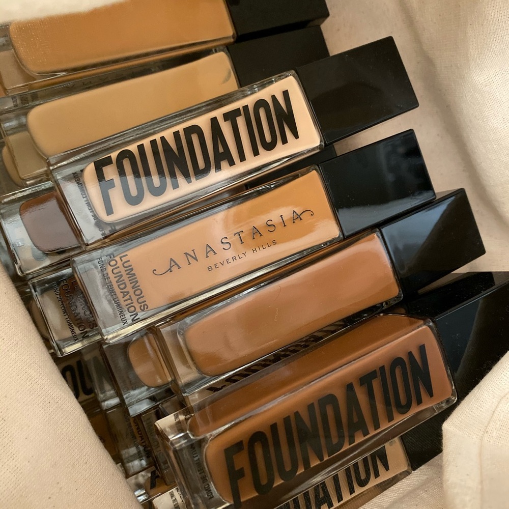 Anastasia Beverly Hills Luminous Foundation - 420C